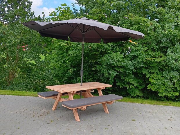 Douglashout picknicktafel met parasol en kussens